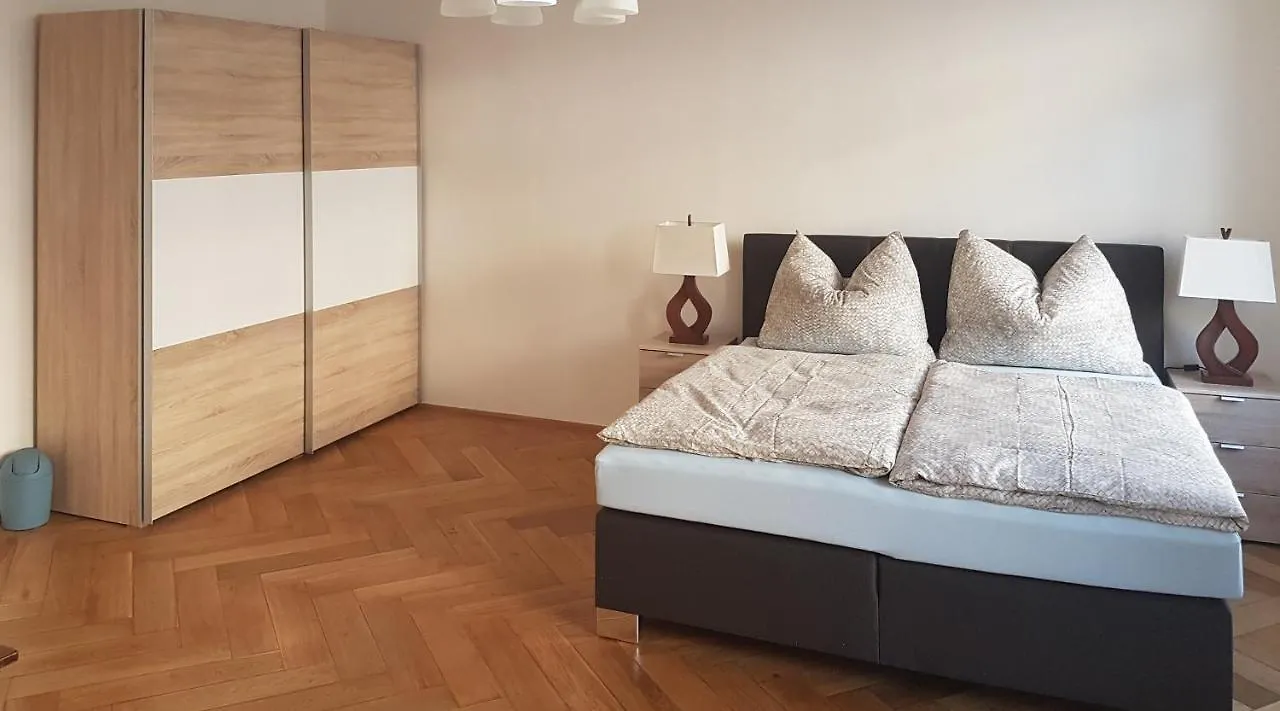 Wohnung #8 mit Terrasse in Nähe einer Einkaufsstraße Wien Apartment
